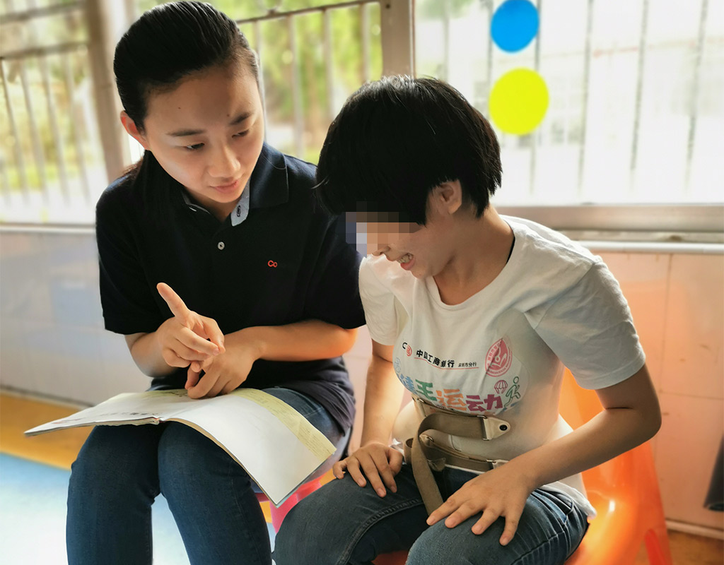 共享陽(yáng)光，快樂(lè)成長(zhǎng)