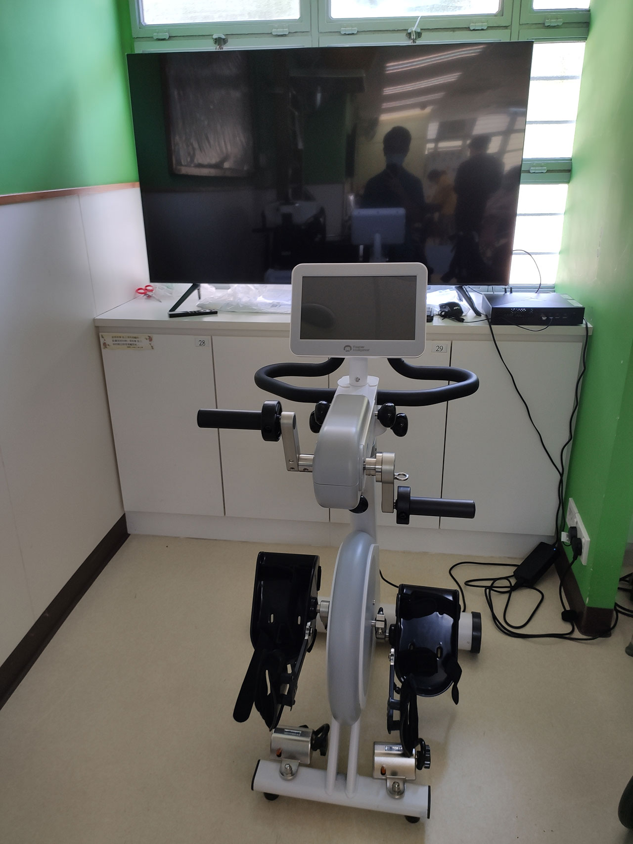 再向麥理浩夫人中心捐贈復康儀器材